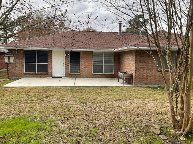 Foto del edificio - 2311 Pine Cone Dr