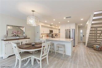 Building Photo - 833 Meadowland Dr