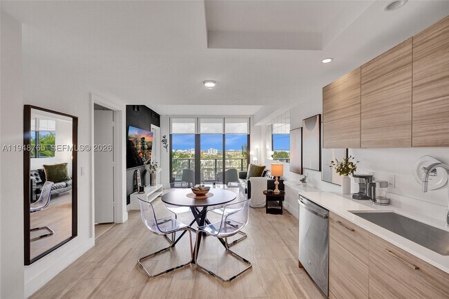 Foto del edificio - 121 NE 34th St