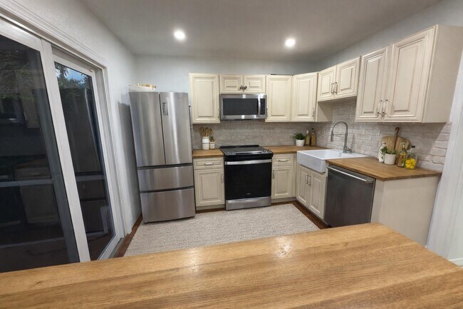 Foto del edificio - 9785 Ridge Creek Rd