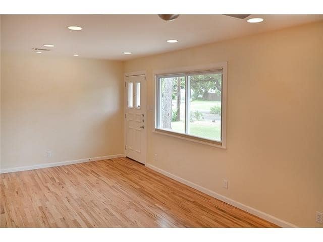 Building Photo - 1179 Oak Grove Ave