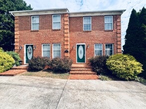 Building Photo - 812 Wiggington Rd