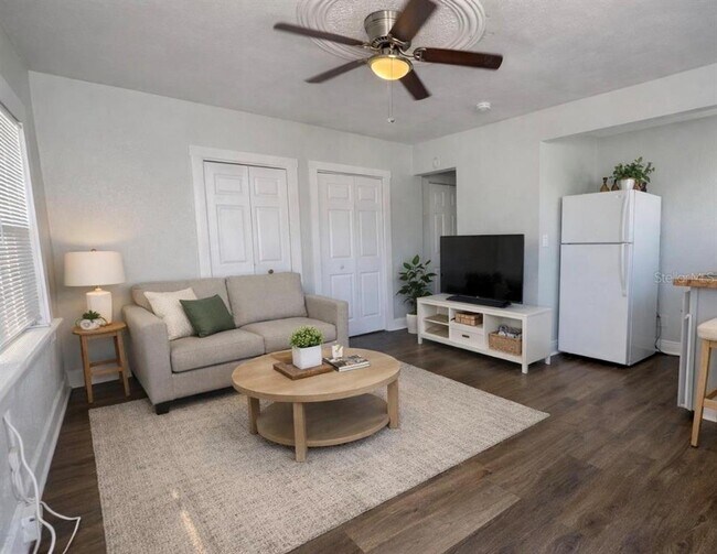 Foto del edificio - 3927 6th St S