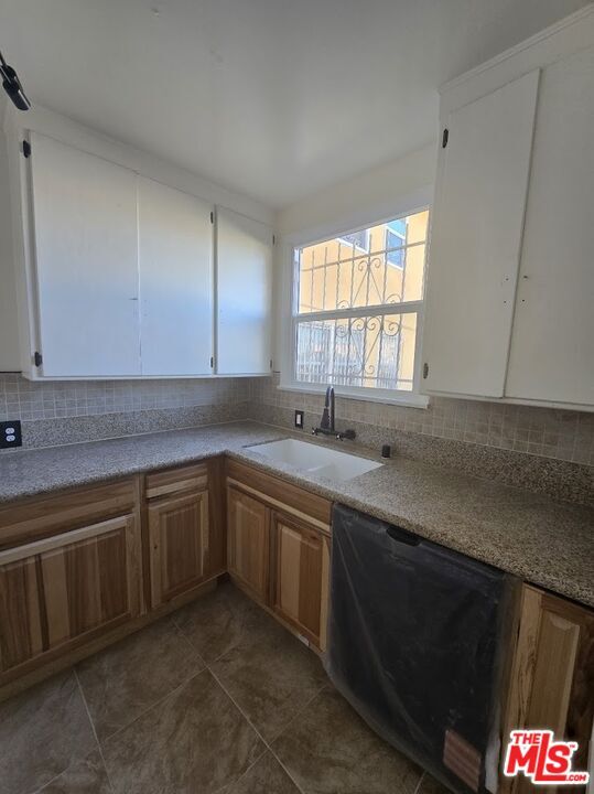 Foto del edificio - 3311 1/2 W 78th St