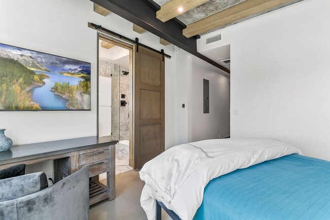 Building Photo - Perfect Beach Getaway! Hotel-like Studio Home in Secured High-rise Building With Breathtaking Bay...