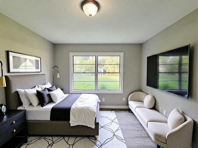 Building Photo - 4909 Holloway Dr