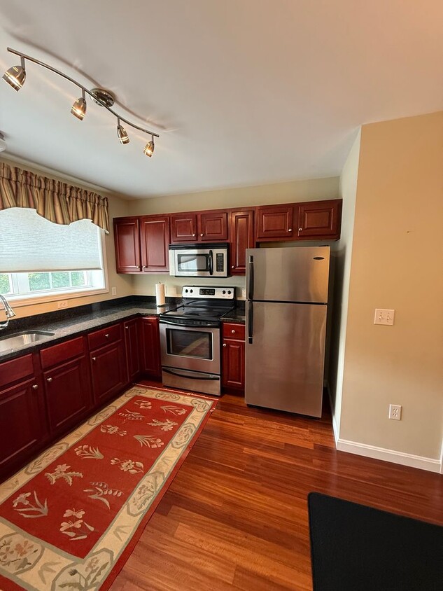 Primary Photo - Furnished 2 Bedroom Condo Available for 1 ...