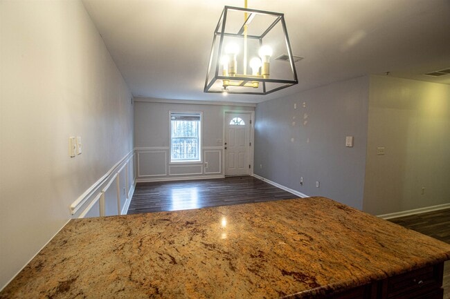 Building Photo - 171 Clifford St