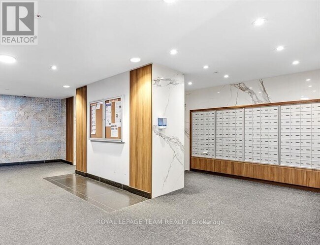 Photo du bâtiment - 805 Carling Ave