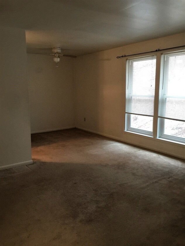 831 Sleepy Hollow Rd, Castle Shannon, PA 15234 Apartments Castle