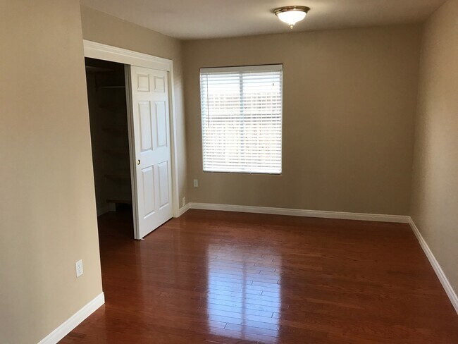 Foto del edificio - 8111 Ipswich Way