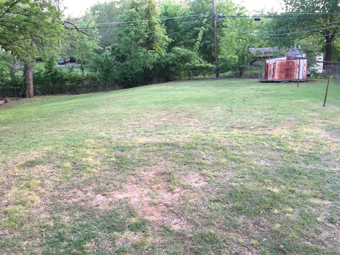 Building Photo - 5607 Applewood Dr