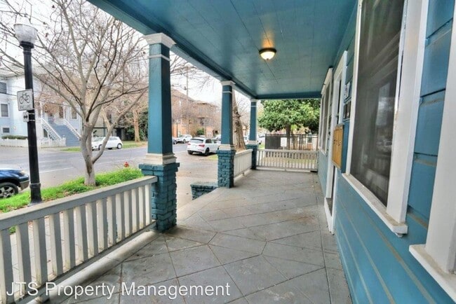 Building Photo - 517 10th St