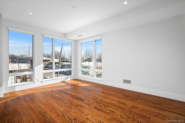 Foto del edificio - 422 E Boston Post Rd