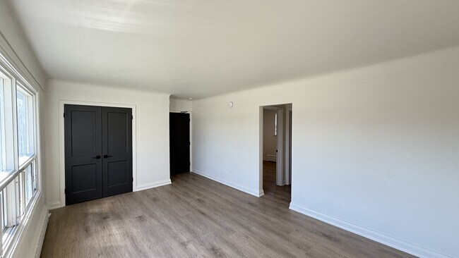 Photo du bâtiment - 6921 Barker St