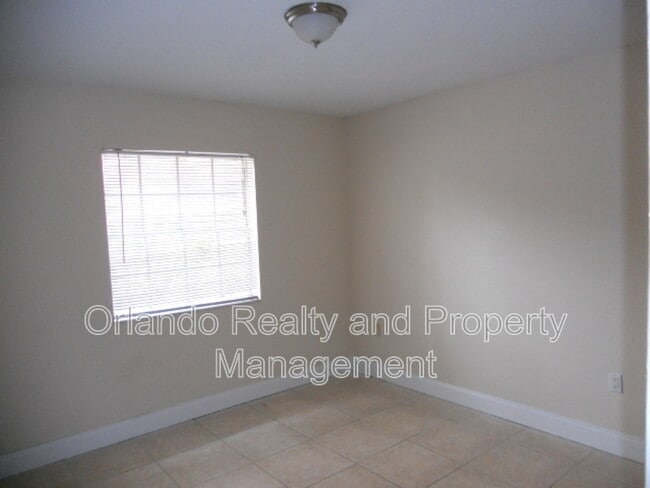 Building Photo - 492 Banyon Tree Cir