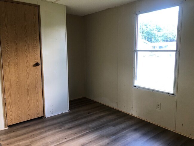 Building Photo - 29 Mid Town Cir