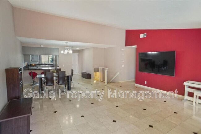 Foto del edificio - 26136 Rainbow Glen Dr