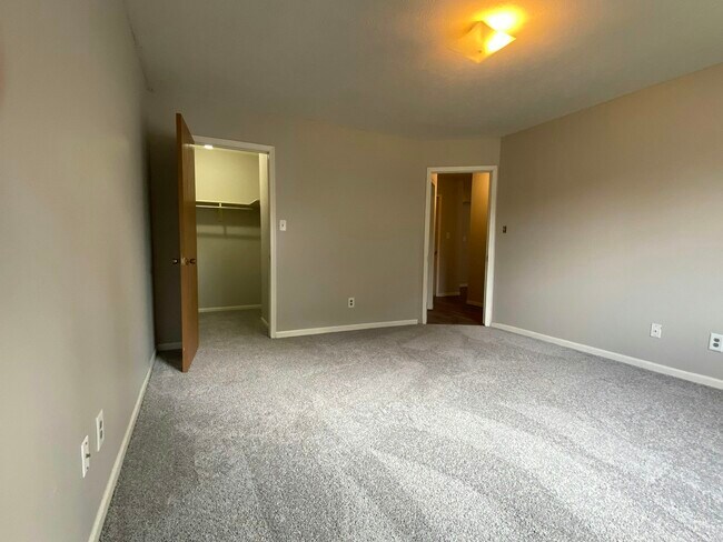 Foto del edificio - 103 Elkins Ln