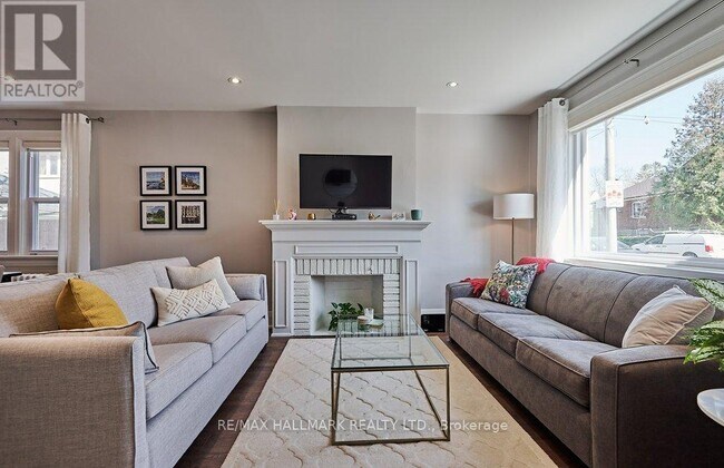 Building Photo - 10 Elm Rd