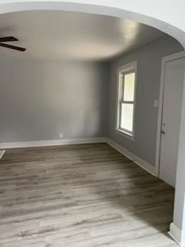 Foto del edificio - 2 bedroom, 1 bathroom home near Bunn Park $975