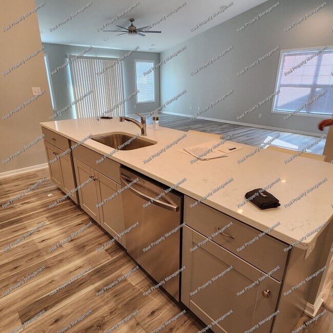 Foto del edificio - Brand New 3 Bedroom Duplex