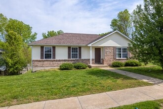 Building Photo - 1305 E Omaha Ct