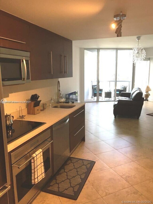 Foto del edificio - 475 Brickell Ave