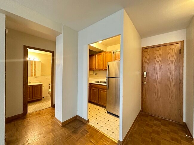 Building Photo - 4180 N Marine Dr