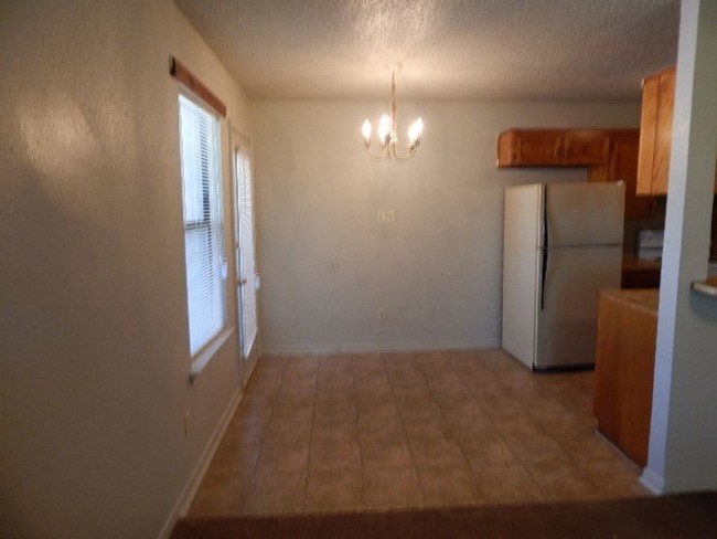 Foto del edificio - 777 N Twin Creek Dr