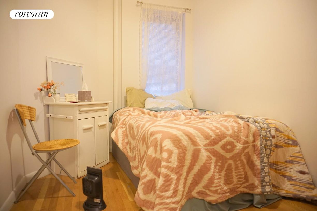 Foto del edificio - 536 E 82nd St