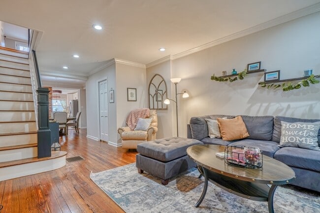 Photo - 907 S Bouldin St Apartments