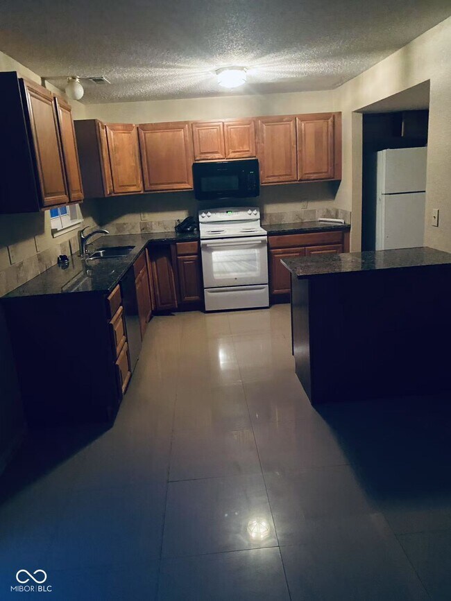 Foto del edificio - 10477 Blue Springs Ln