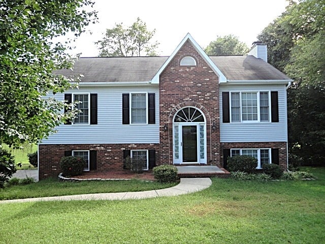 Building Photo - 180 River Crest Ct