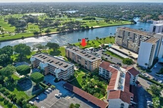 Building Photo - 308 Golfview Rd