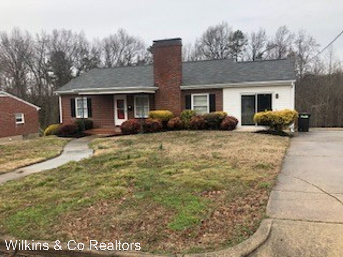 Foto principal - 3 br, 1 bath House - 128 Pineview Dr