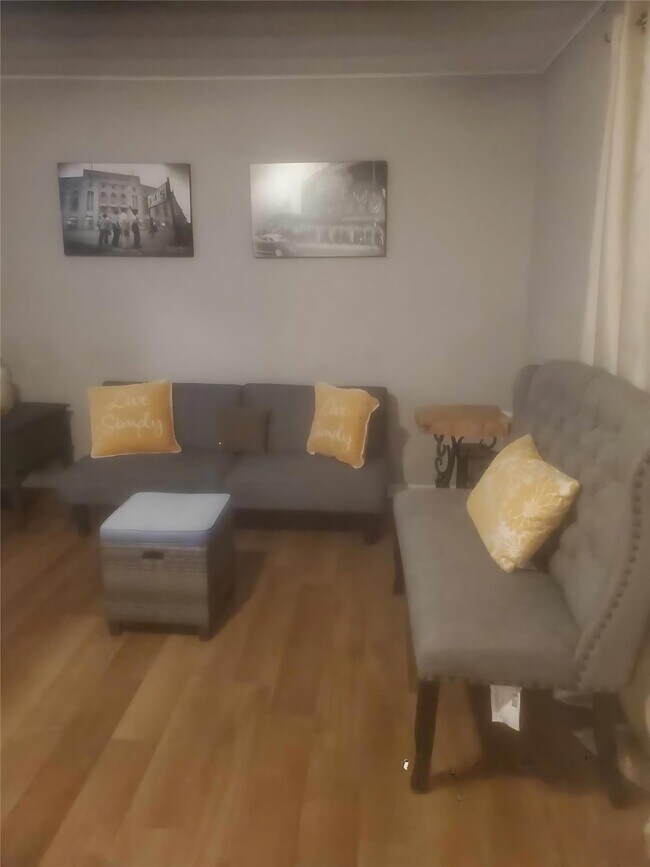 Foto del edificio - 1102 Woods Dr