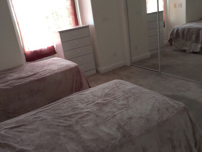 Building Photo - 4 Bedroom Single Family Home in California...