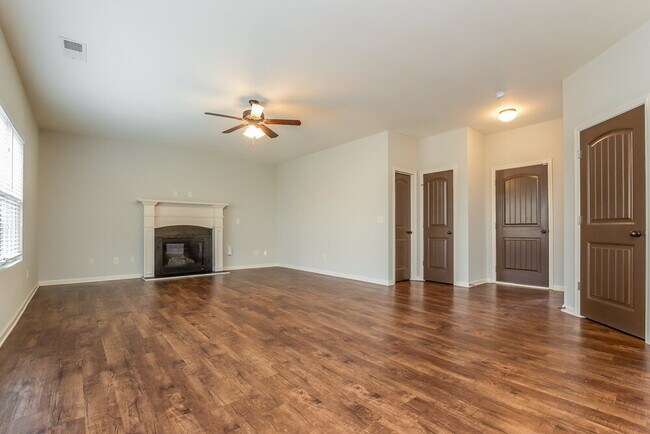 Foto del edificio - 441 Chandler Bluff Ct SE