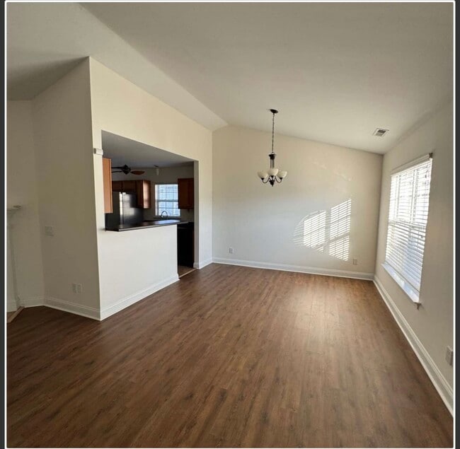 Building Photo - 2953 Beunavista Ct