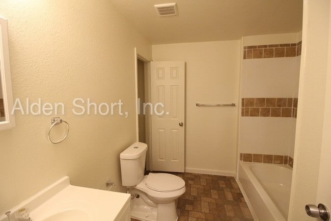 Building Photo - 3 bed, 2 bath in Pleasant Grove