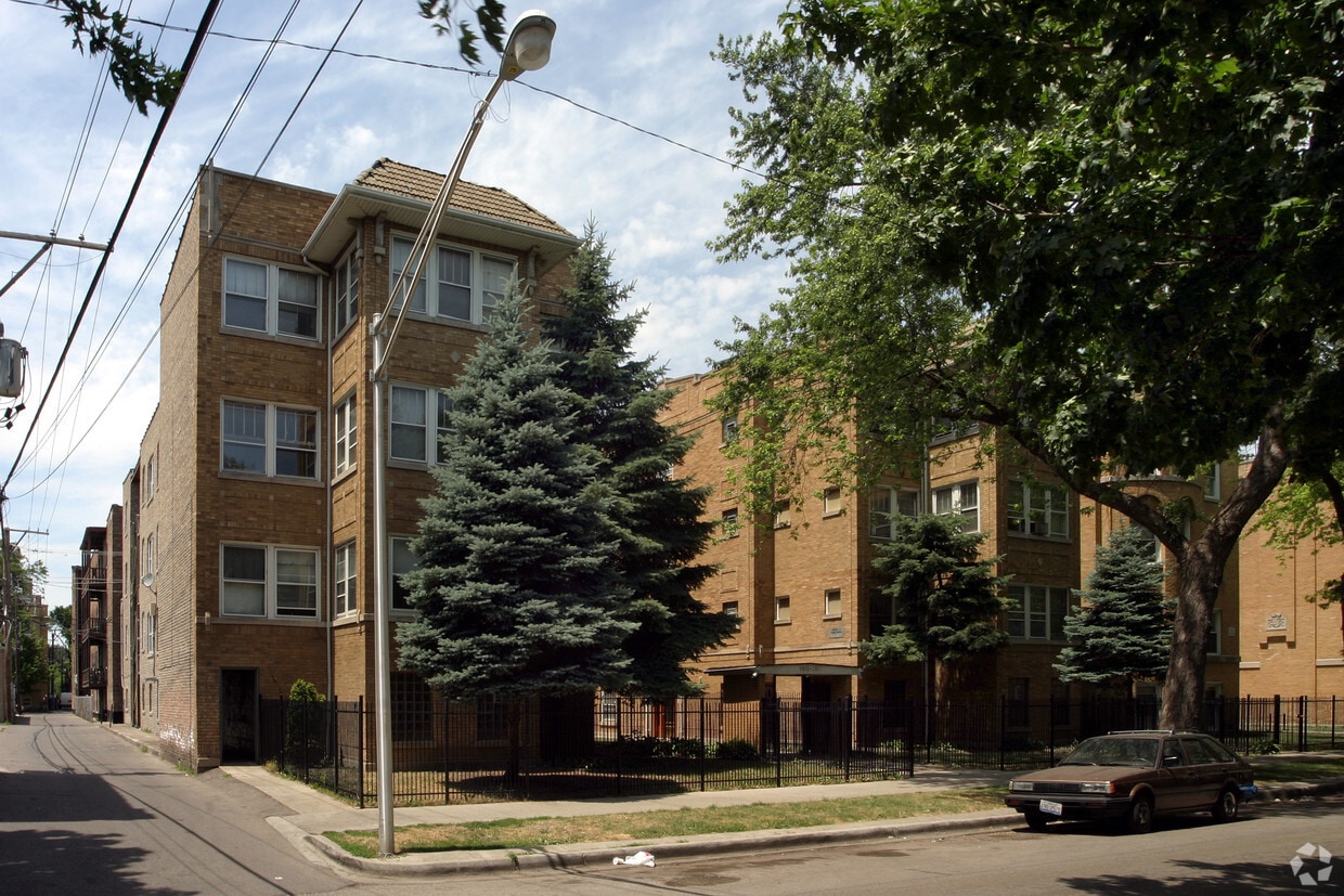 Building Photo - 4810-4820 N Avers Ave