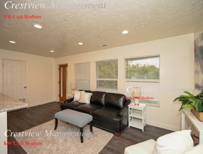 Building Photo - Martin Triplex