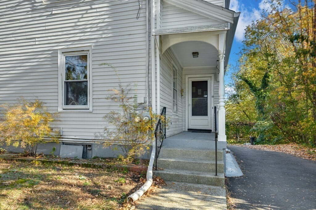 10 Middle St Unit 10, Newton, MA 02458 Condo for Rent in Newton, MA