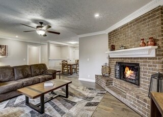 Building Photo - 119 Forest View Dr