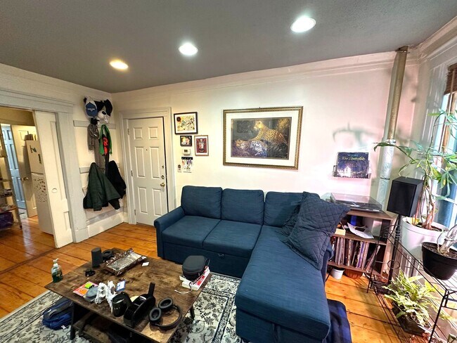 Building Photo - 18 S Russell St