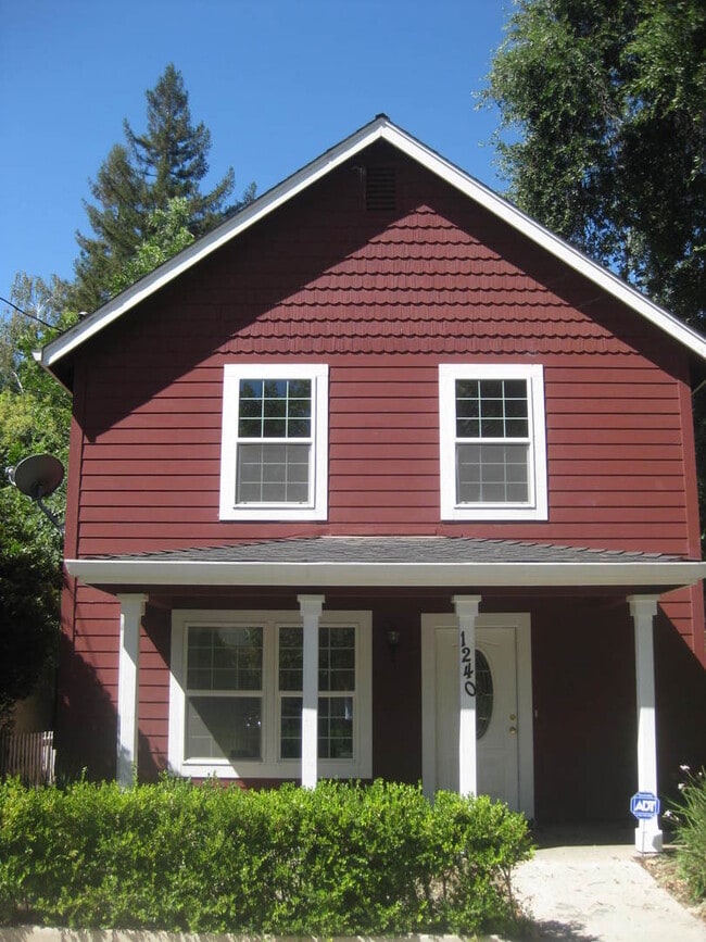 Building Photo - 1240 W 3rd St