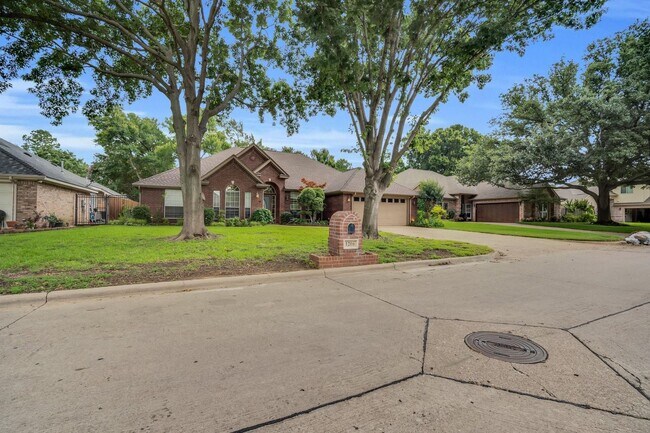 Building Photo - Updated Mansfield Home in Arbors of Creekwood