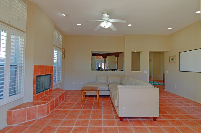 Foto del edificio - 53880 Eisenhower Dr