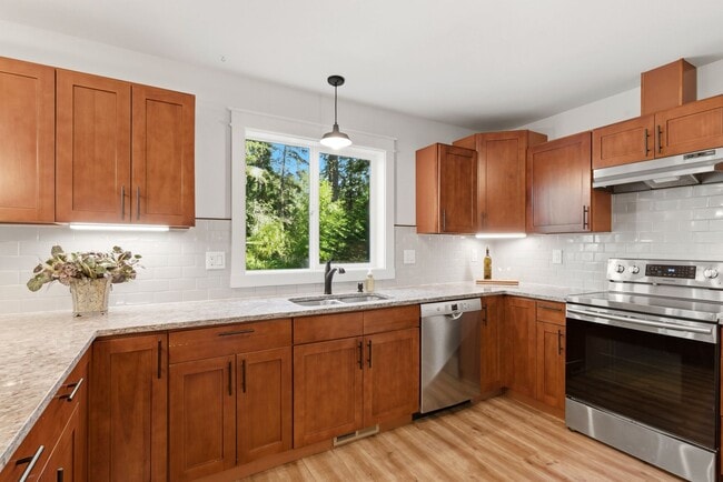 Building Photo - 8645 Evergreen Dr NE